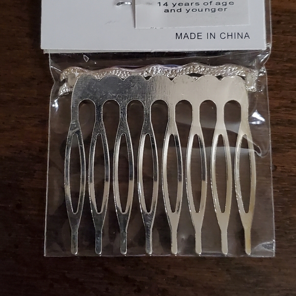 NWT Pair of Matching Small Hair Combs - Picture 3 of 3
